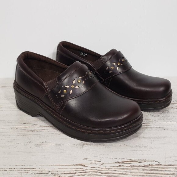 KLOGS  Brown Leather Slip Resistant Clogs  Womens Size 7.5M  Metal Floral Detail - Picture 1 of 8